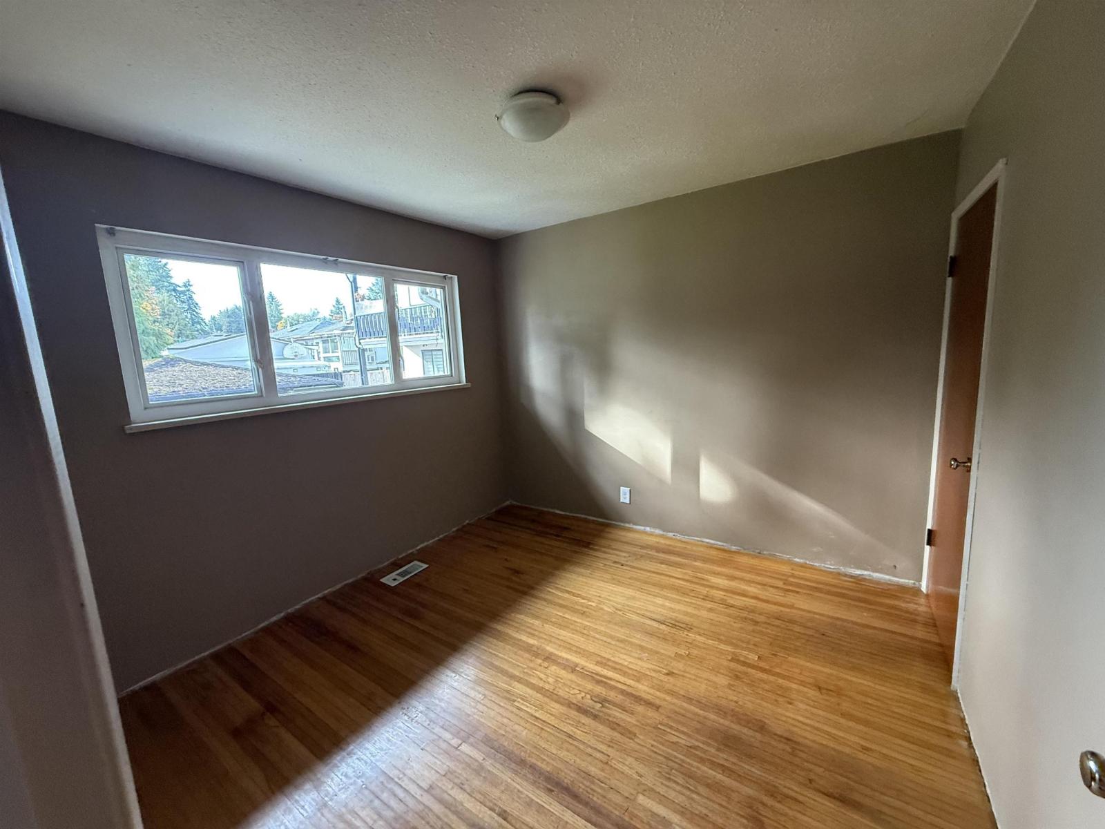 14636 109a Avenue, Surrey, British Columbia  V3R 1Y8 - Photo 8 - R3061517
