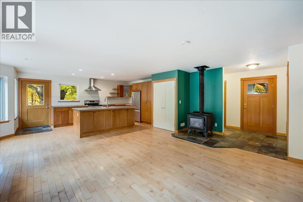 603 Main Street, Slocan, British Columbia  V0G 2C0 - Photo 13 - 10366517