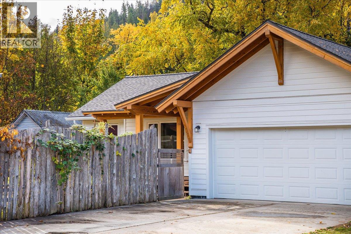 603 Main Street, Slocan, British Columbia  V0G 2C0 - Photo 9 - 10366517