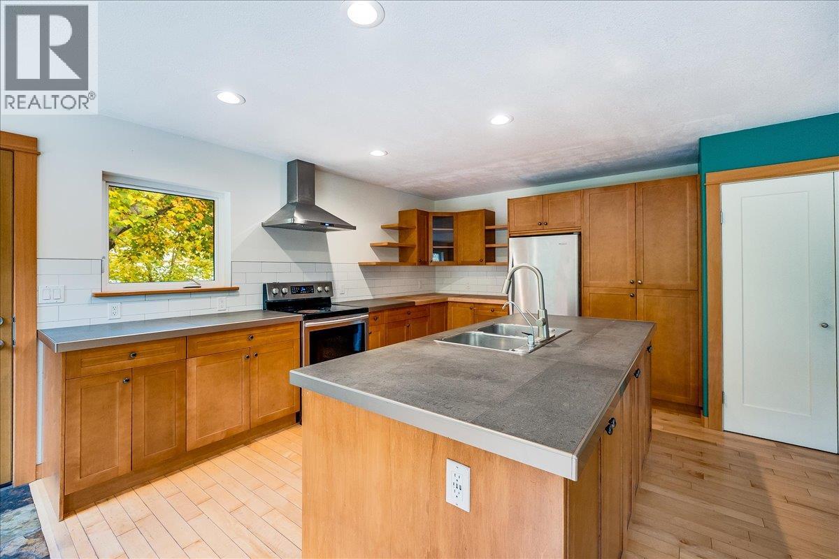 603 Main Street, Slocan, British Columbia  V0G 2C0 - Photo 18 - 10366517