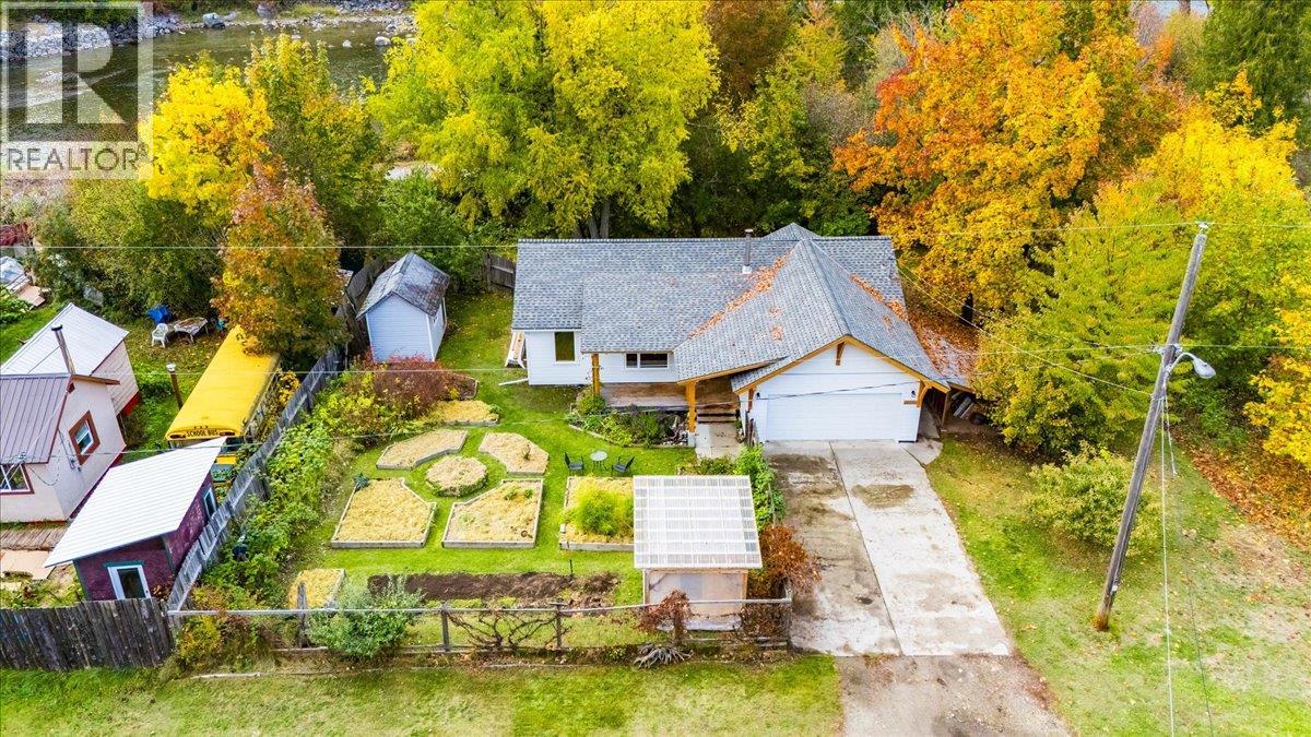 603 Main Street, Slocan, British Columbia  V0G 2C0 - Photo 2 - 10366517