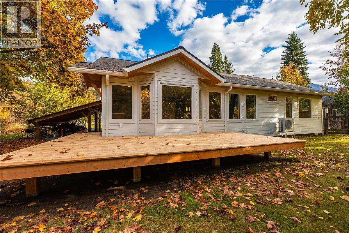 603 Main Street, Slocan, British Columbia  V0G 2C0 - Photo 3 - 10366517