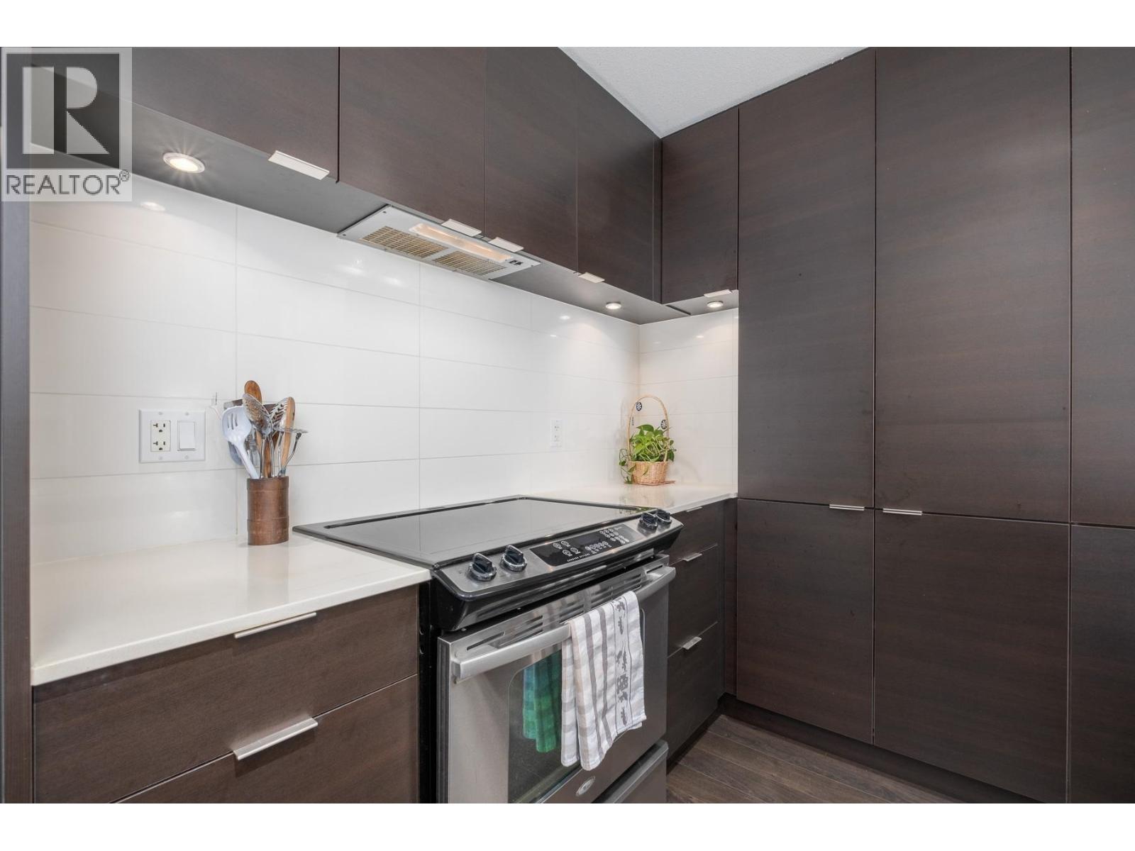 410 1673 Lloyd Avenue, North Vancouver, British Columbia  V7P 0A9 - Photo 3 - R3061545