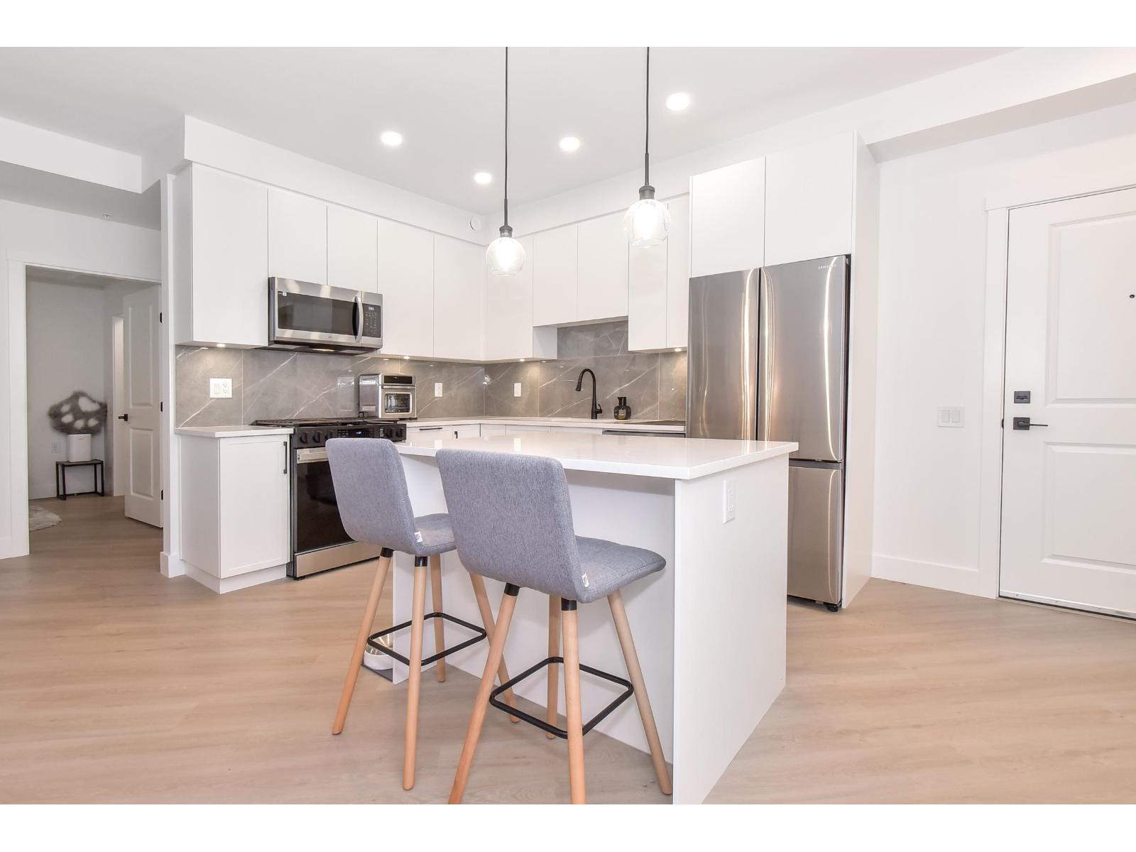 311 3438 146A STREET, Surrey, British Columbia