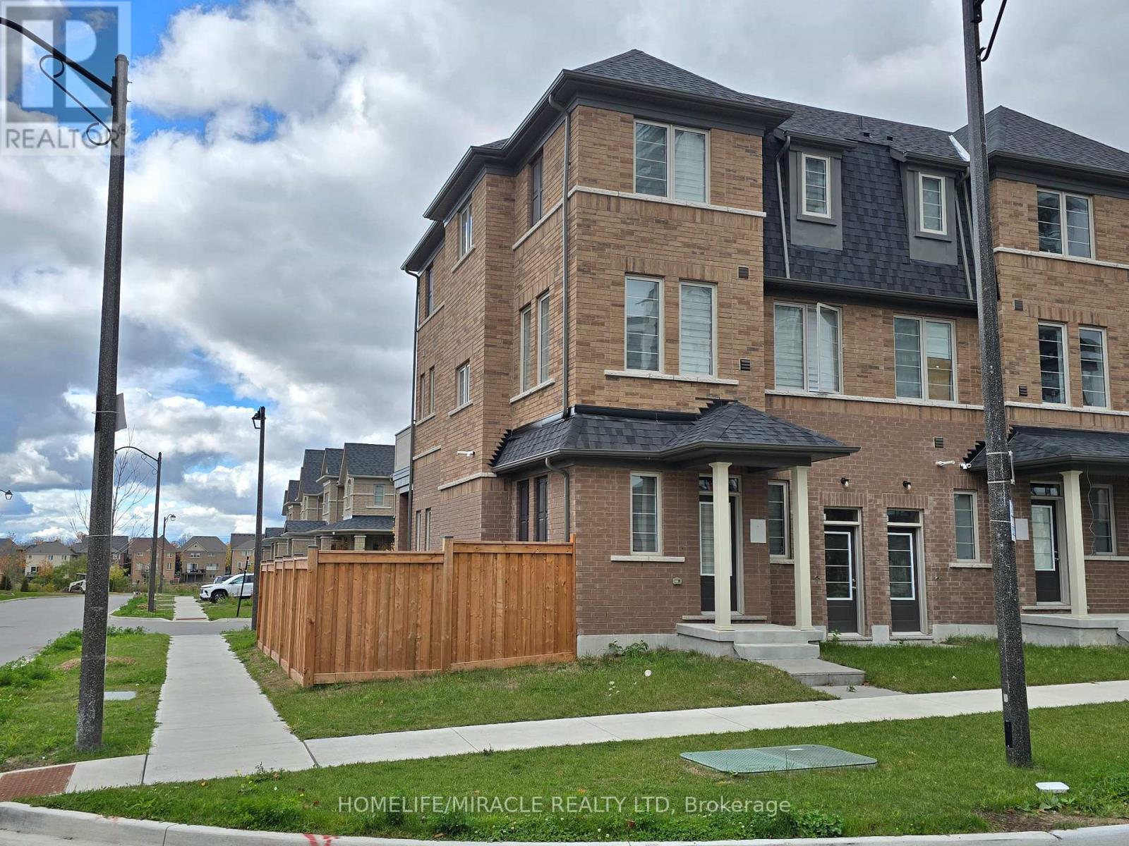 135 AIR DANCER CRESCENT, Oshawa, Ontario