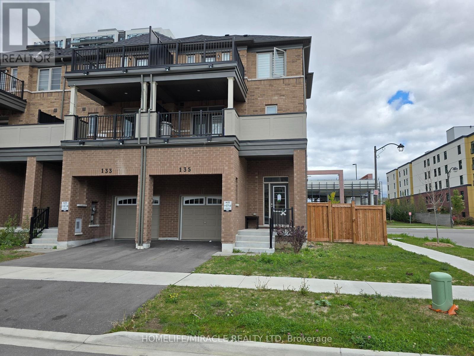 135 Air Dancer Crescent, Oshawa, Ontario  L1L 0V3 - Photo 2 - E12479599