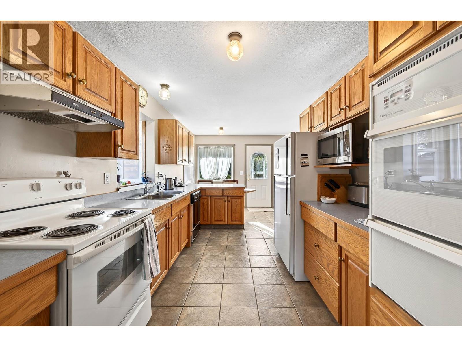 2271 Park Drive, Kamloops, British Columbia  V2V 4P7 - Photo 5 - 10365624