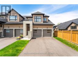 8 LOIS TORRANCE TRAIL, Uxbridge, Ontario