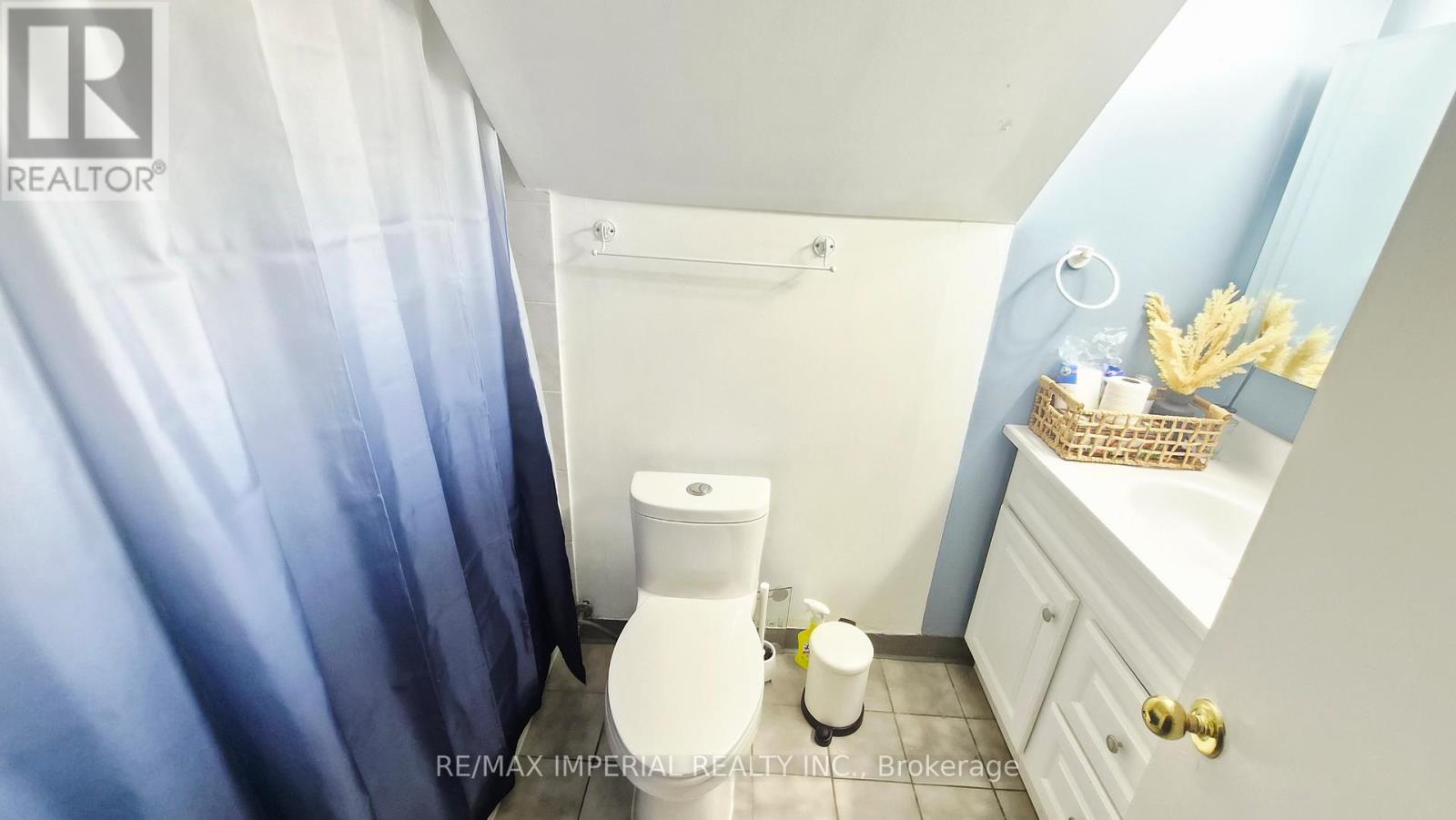 422 Lynett Crescent, Richmond Hill, Ontario  L4C 2V7 - Photo 11 - N12479597