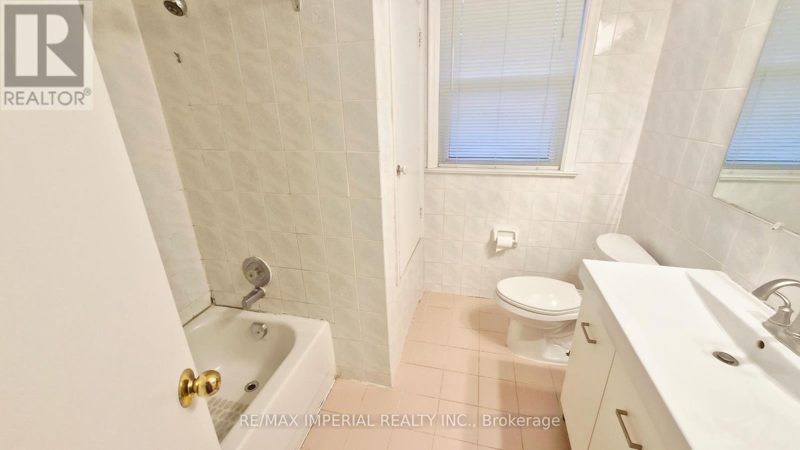 422 Lynett Crescent, Richmond Hill, Ontario  L4C 2V7 - Photo 15 - N12479597