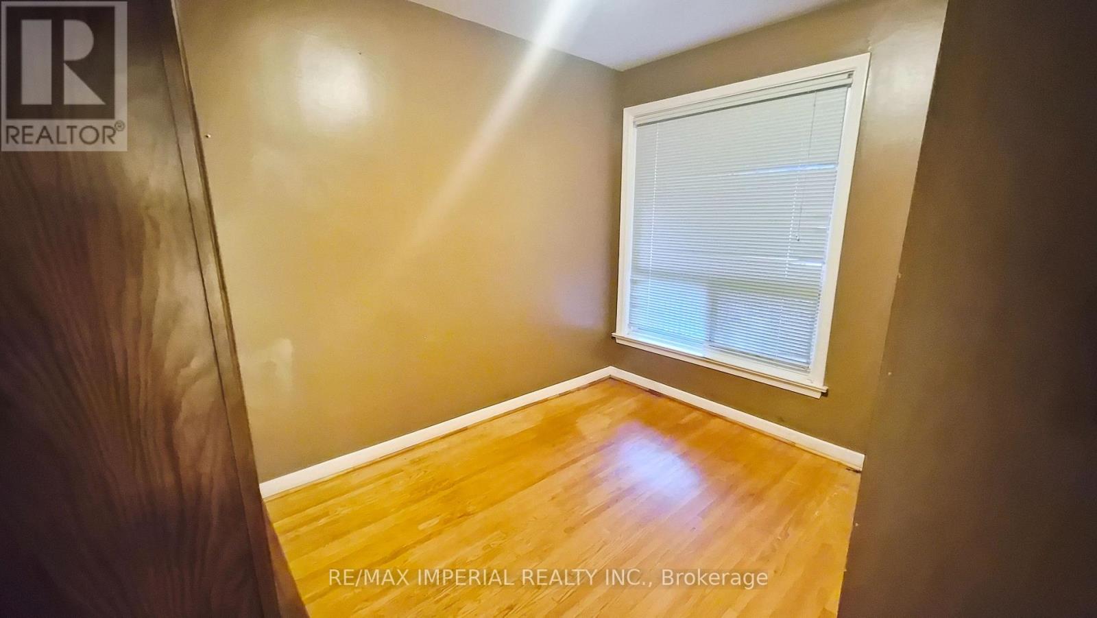 422 Lynett Crescent, Richmond Hill, Ontario  L4C 2V7 - Photo 6 - N12479597