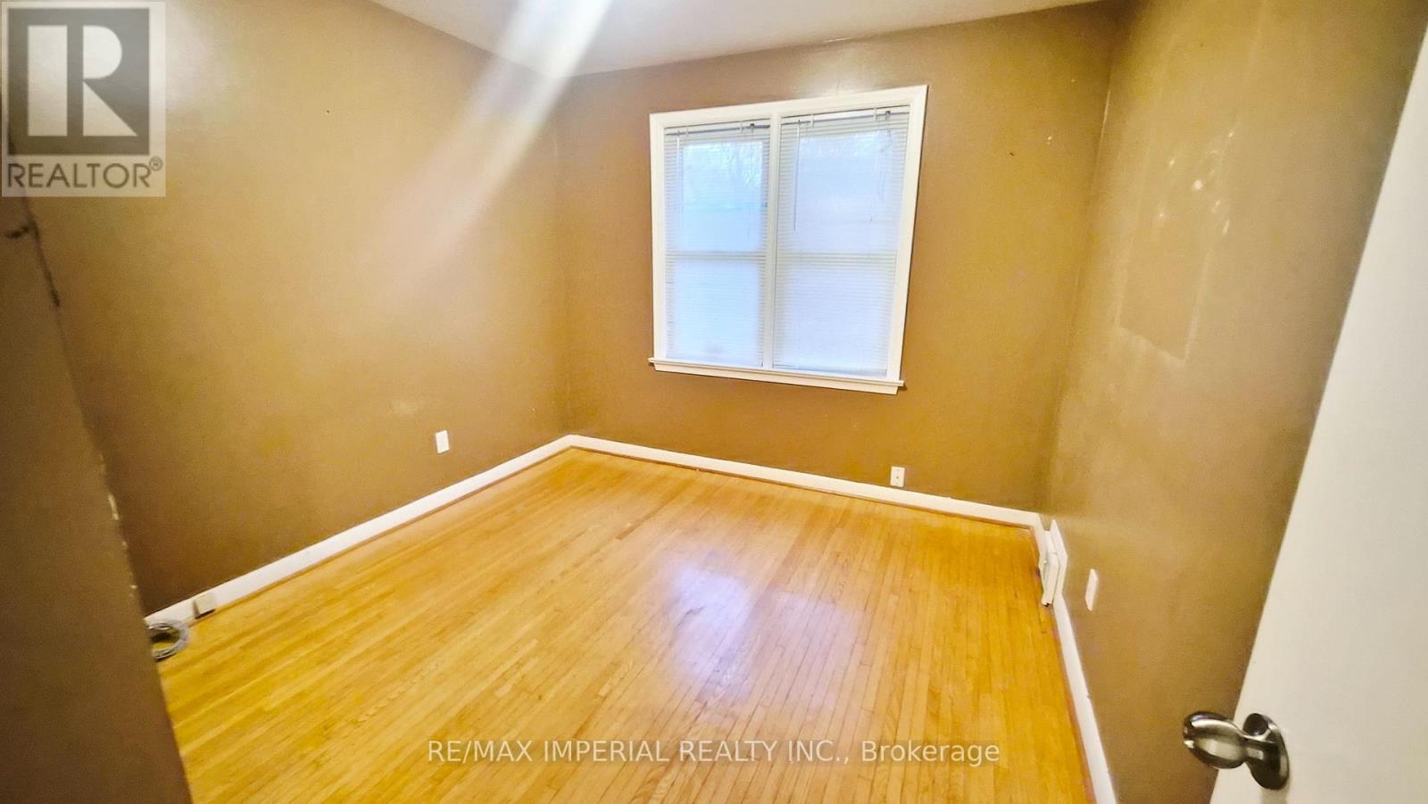 422 Lynett Crescent, Richmond Hill, Ontario  L4C 2V7 - Photo 7 - N12479597