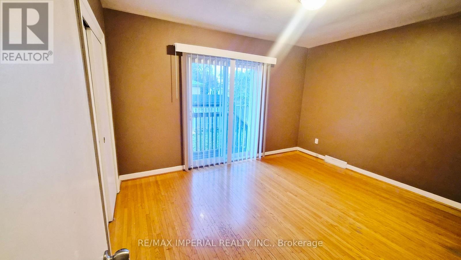 422 Lynett Crescent, Richmond Hill, Ontario  L4C 2V7 - Photo 9 - N12479597