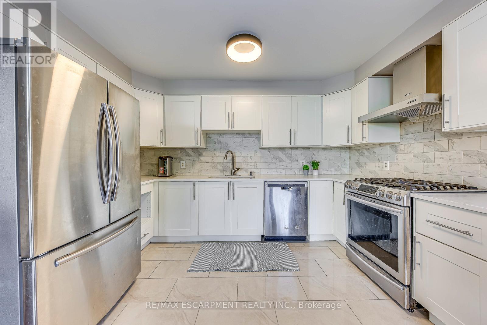 5183 Fernbrook Court, Burlington, Ontario  L7L 6J5 - Photo 10 - W12479583