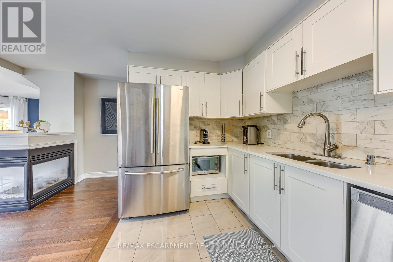 5183 Fernbrook Court, Burlington, Ontario  L7L 6J5 - Photo 12 - W12479583