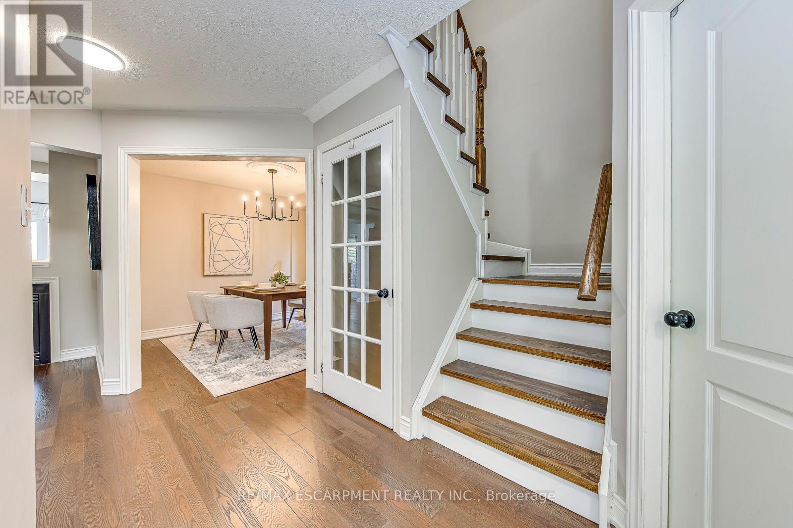 5183 Fernbrook Court, Burlington, Ontario  L7L 6J5 - Photo 18 - W12479583