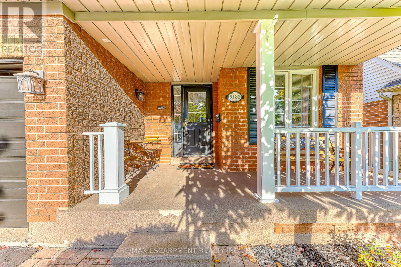 5183 Fernbrook Court, Burlington, Ontario  L7L 6J5 - Photo 2 - W12479583