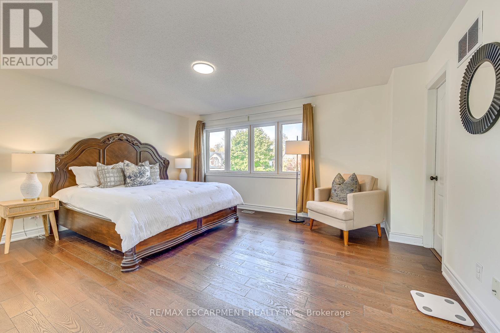 5183 Fernbrook Court, Burlington, Ontario  L7L 6J5 - Photo 20 - W12479583