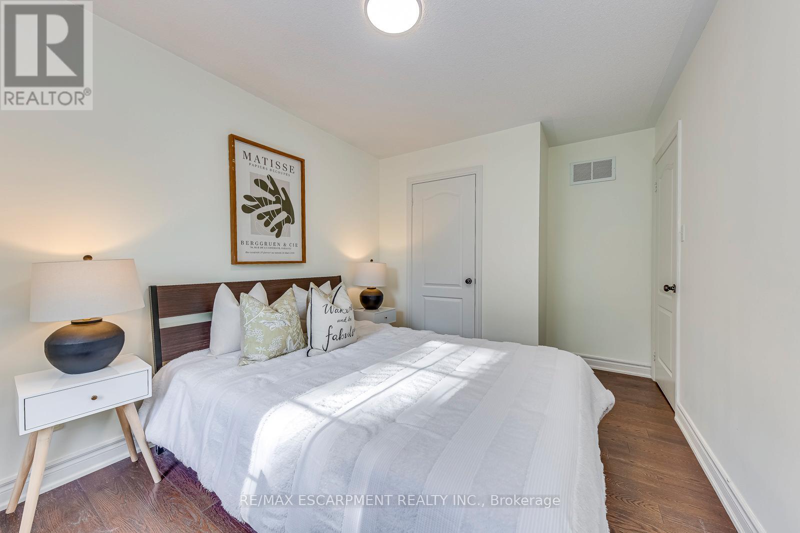 5183 Fernbrook Court, Burlington, Ontario  L7L 6J5 - Photo 27 - W12479583