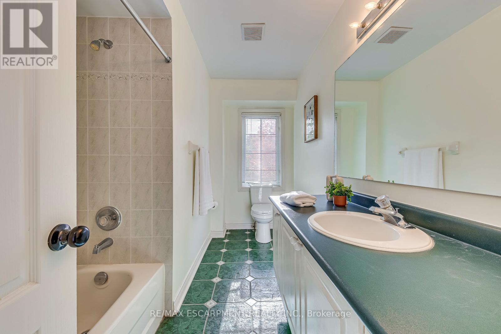 5183 Fernbrook Court, Burlington, Ontario  L7L 6J5 - Photo 28 - W12479583