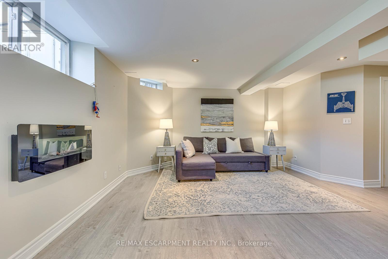 5183 Fernbrook Court, Burlington, Ontario  L7L 6J5 - Photo 33 - W12479583