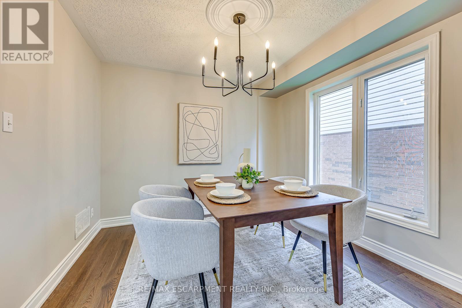 5183 Fernbrook Court, Burlington, Ontario  L7L 6J5 - Photo 7 - W12479583