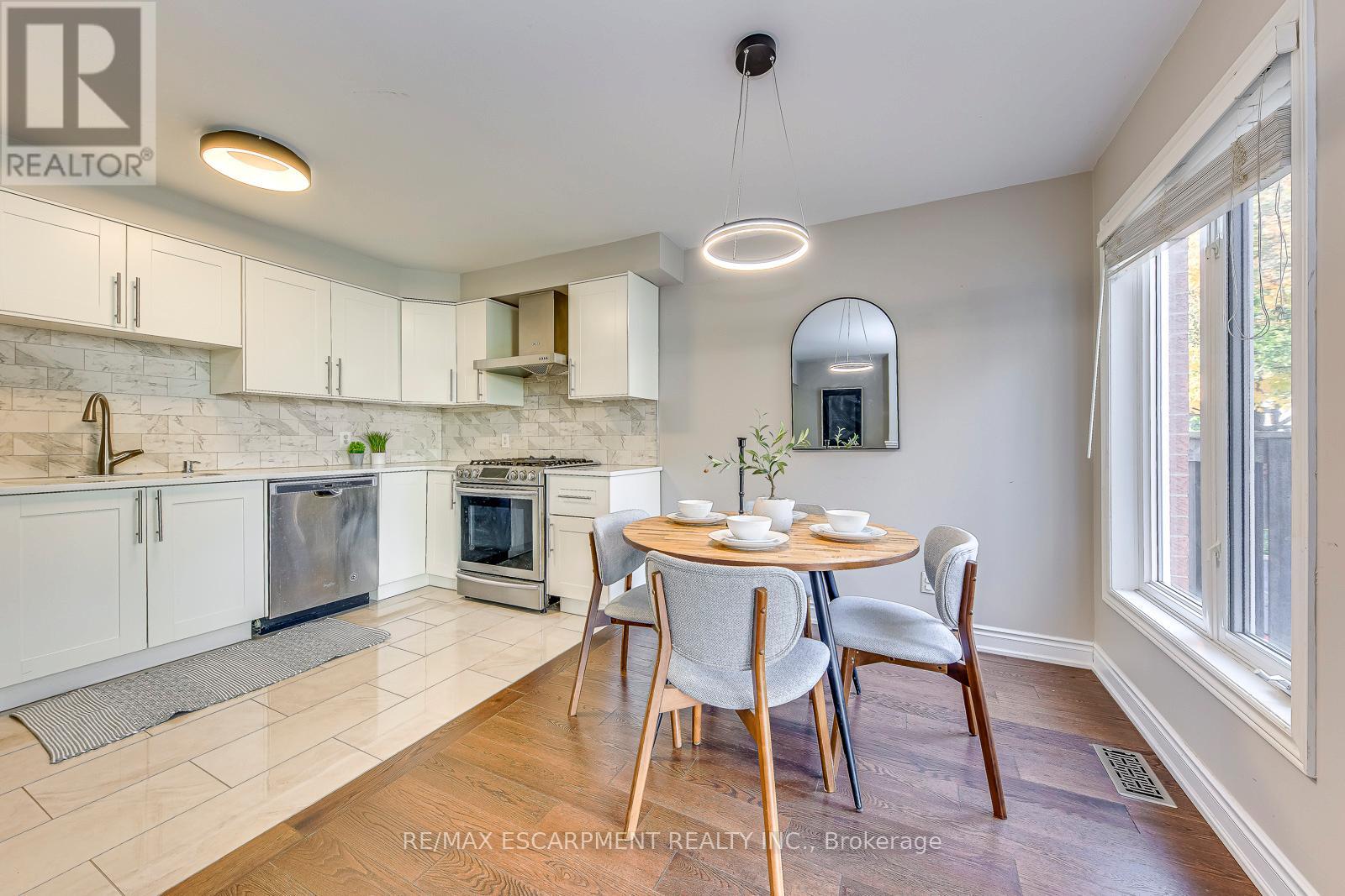 5183 Fernbrook Court, Burlington, Ontario  L7L 6J5 - Photo 8 - W12479583