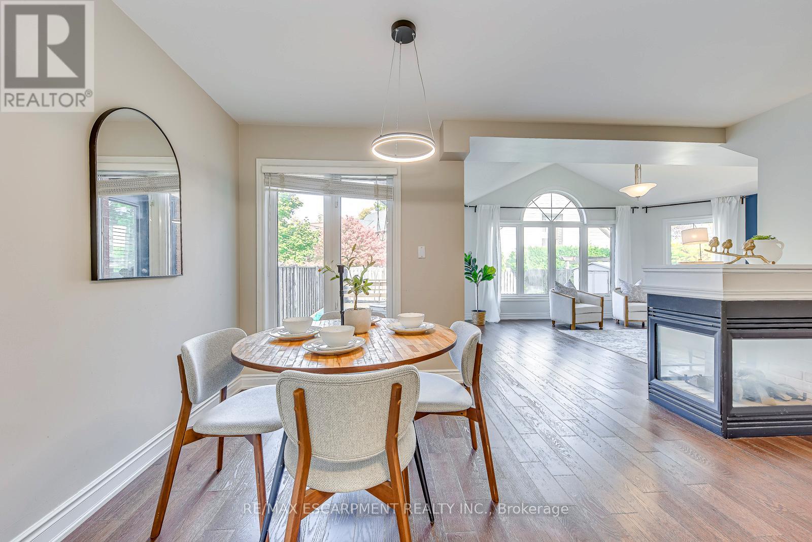5183 Fernbrook Court, Burlington, Ontario  L7L 6J5 - Photo 9 - W12479583