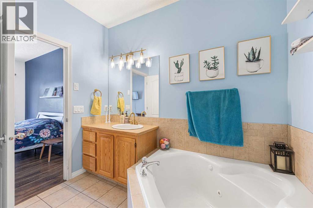 152 Cove Rise, Chestermere, Alberta  T1X 1S7 - Photo 16 - A2252080