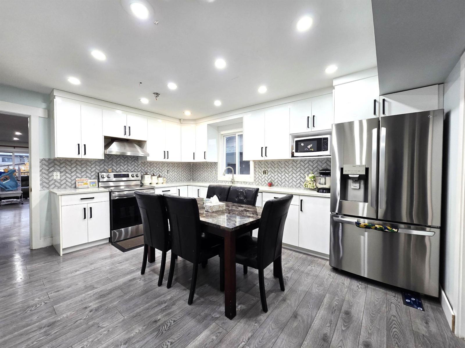 32362 Adair Avenue, Abbotsford, British Columbia  V2T 4L5 - Photo 2 - R3060024
