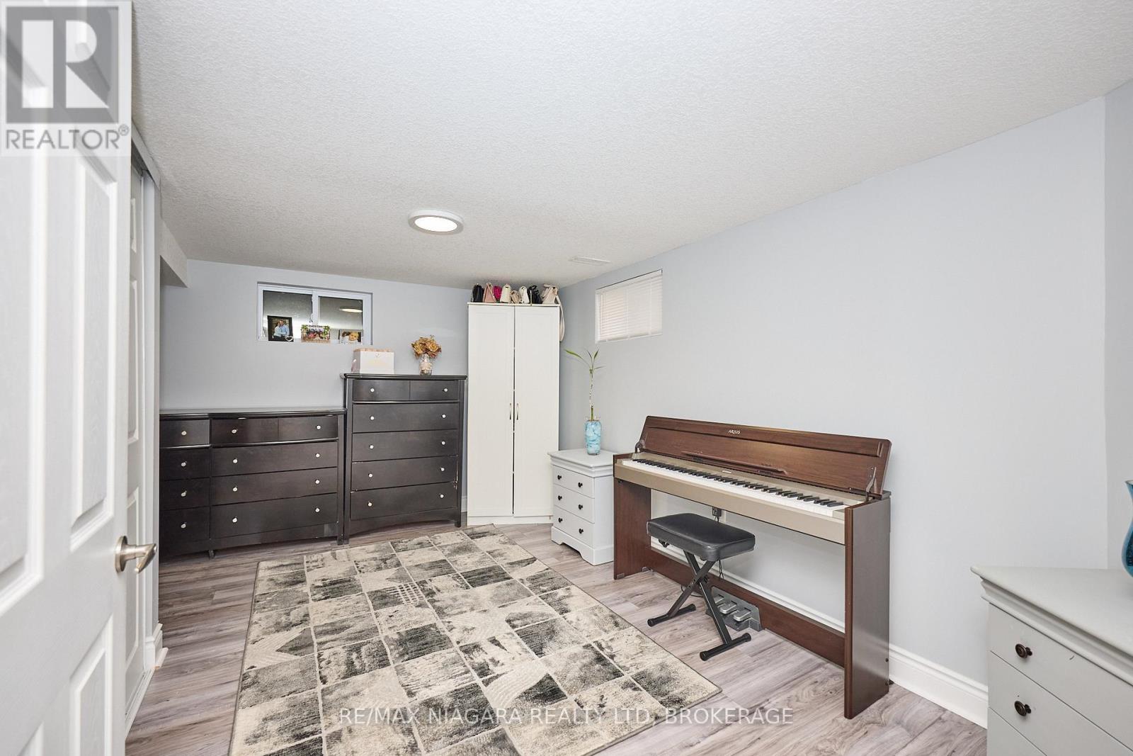 5667 Montrose Road, Niagara Falls, Ontario  L2H 1K9 - Photo 21 - X12371226