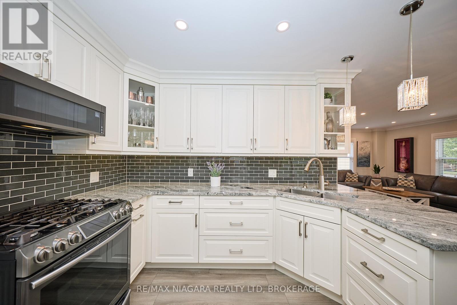 5667 Montrose Road, Niagara Falls, Ontario  L2H 1K9 - Photo 7 - X12371226