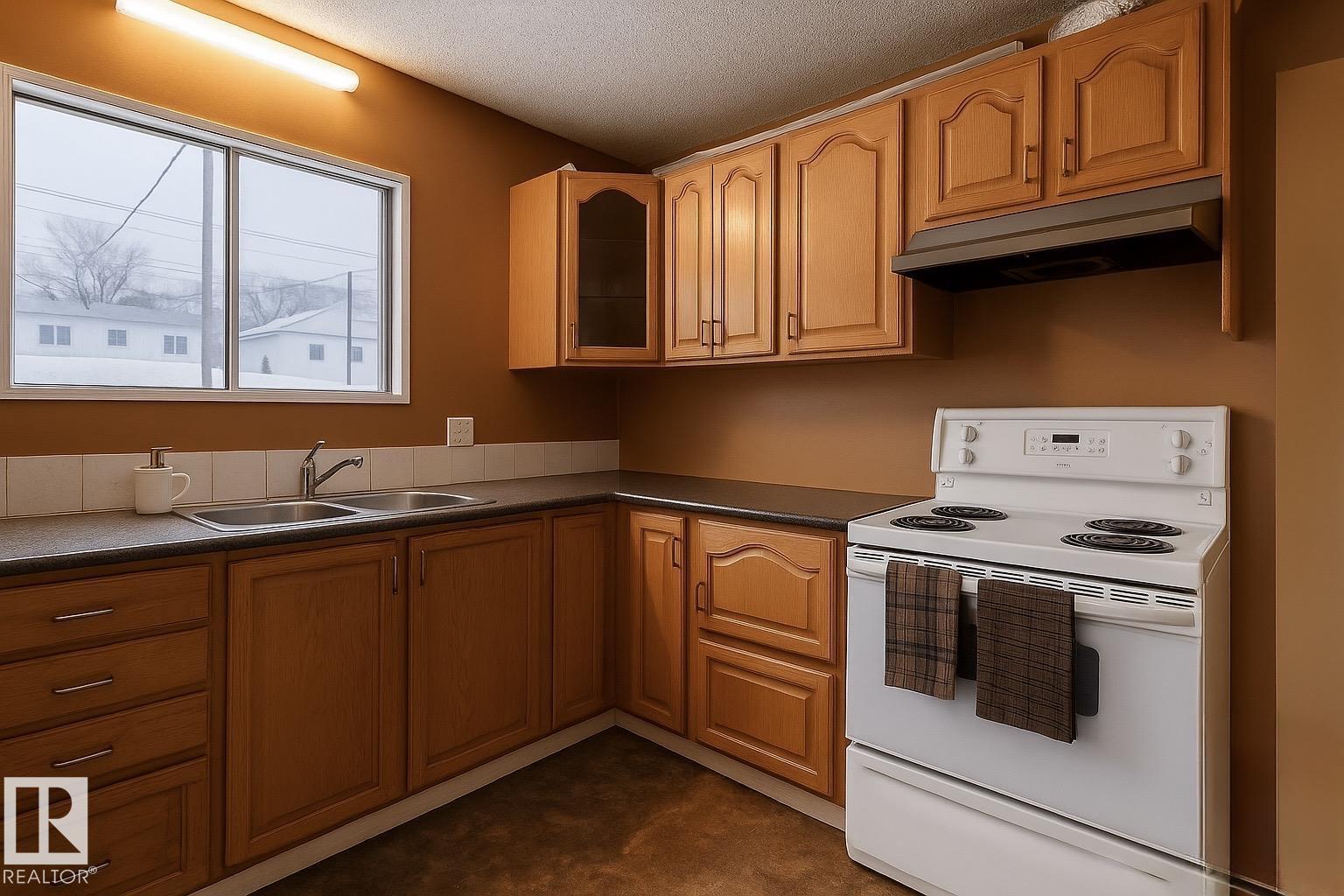 10934 76 Av Nw, Edmonton, Alberta  T6G 0J7 - Photo 2 - E4463285