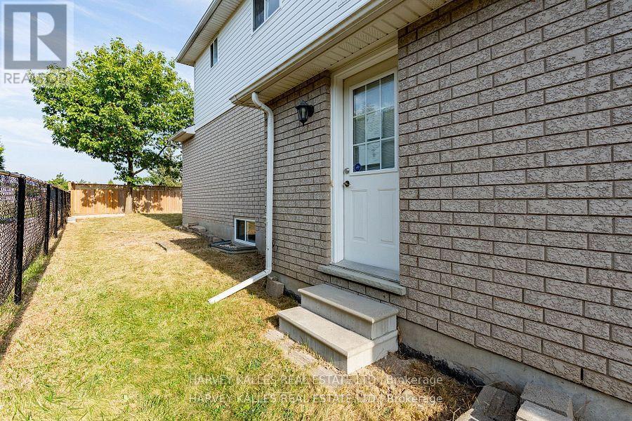 573 Windjammer Way, Waterloo, Ontario  N2K 3Z5 - Photo 4 - X12479598
