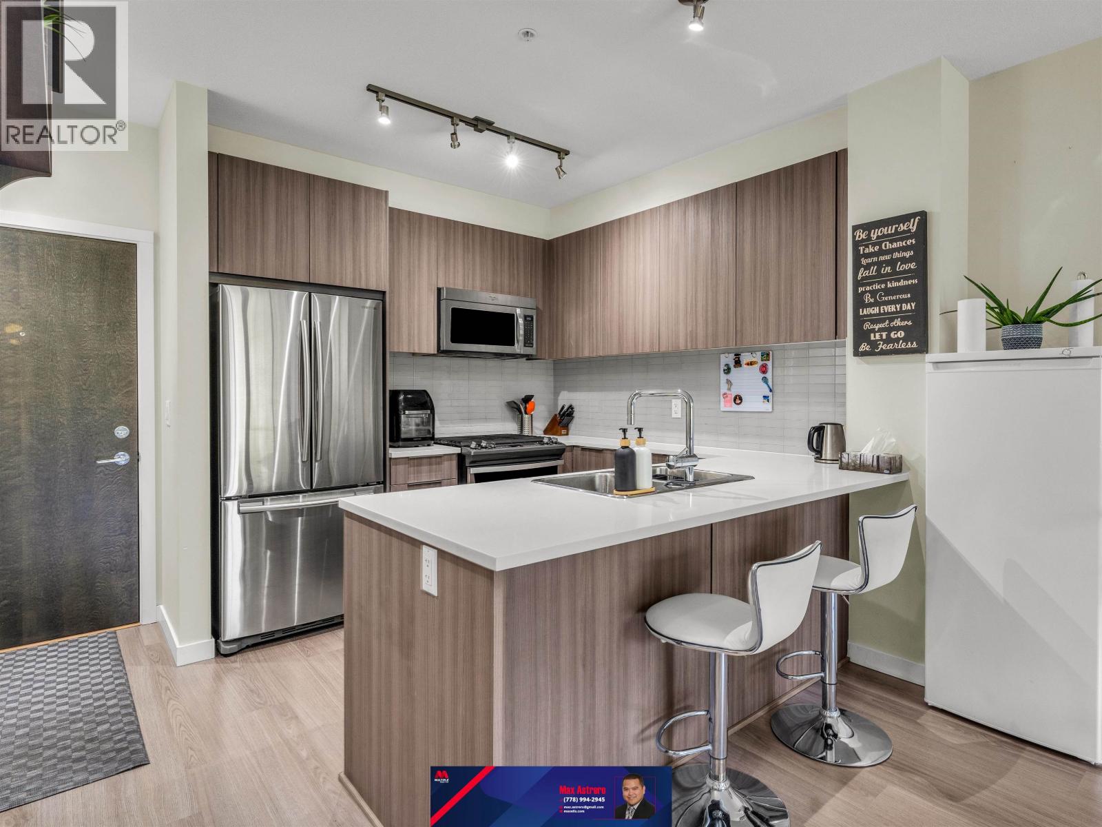 302 1151 Windsor Mews, Coquitlam, British Columbia  V3B 0M9 - Photo 9 - R3061490