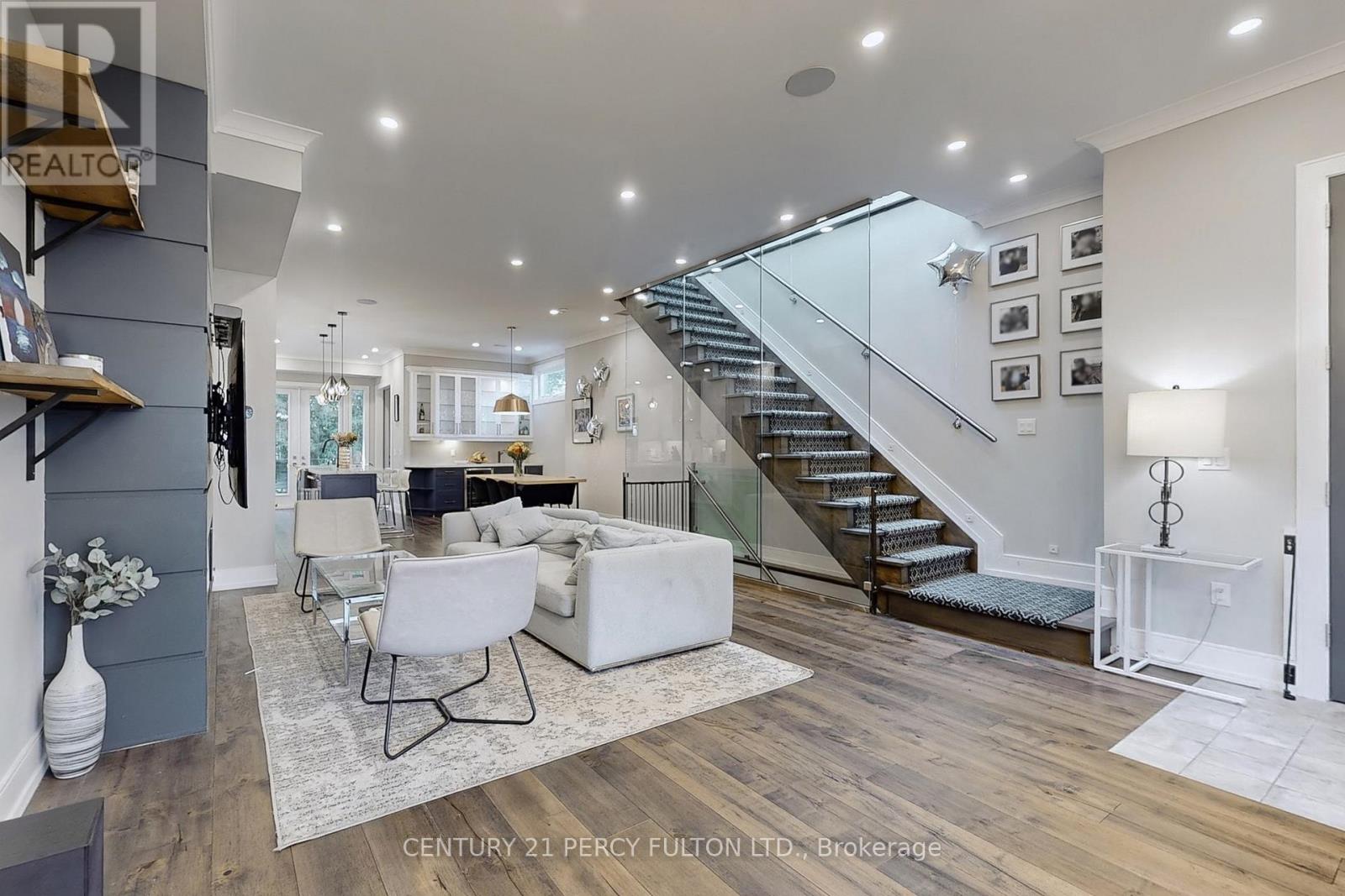 84 Wiley Avenue, Toronto, Ontario  M4J 3W6 - Photo 6 - E12479625