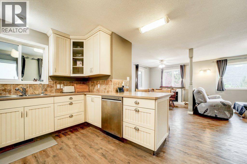 20725 23 Avenue, Bellevue, Alberta  T0K 0C0 - Photo 14 - A2247485