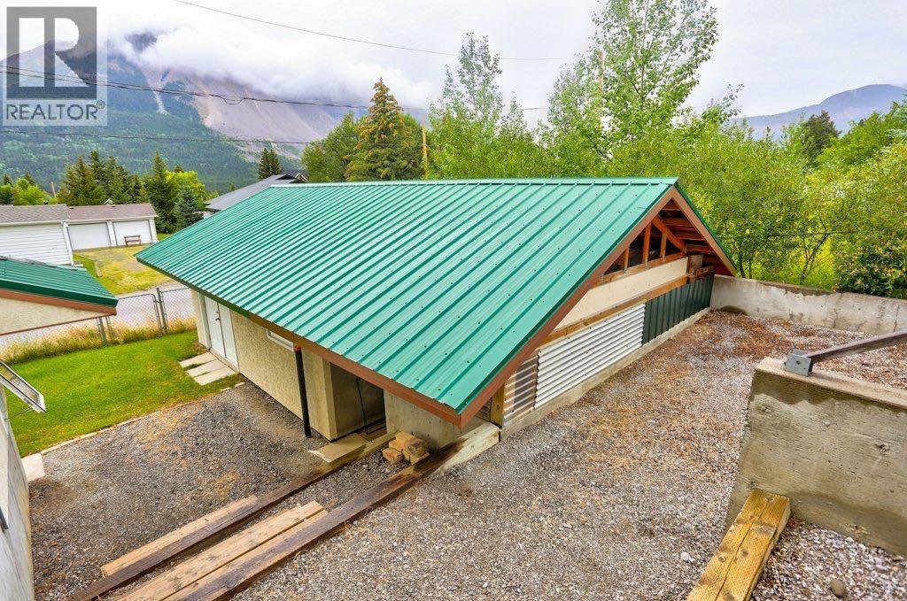 20725 23 Avenue, Bellevue, Alberta  T0K 0C0 - Photo 41 - A2247485