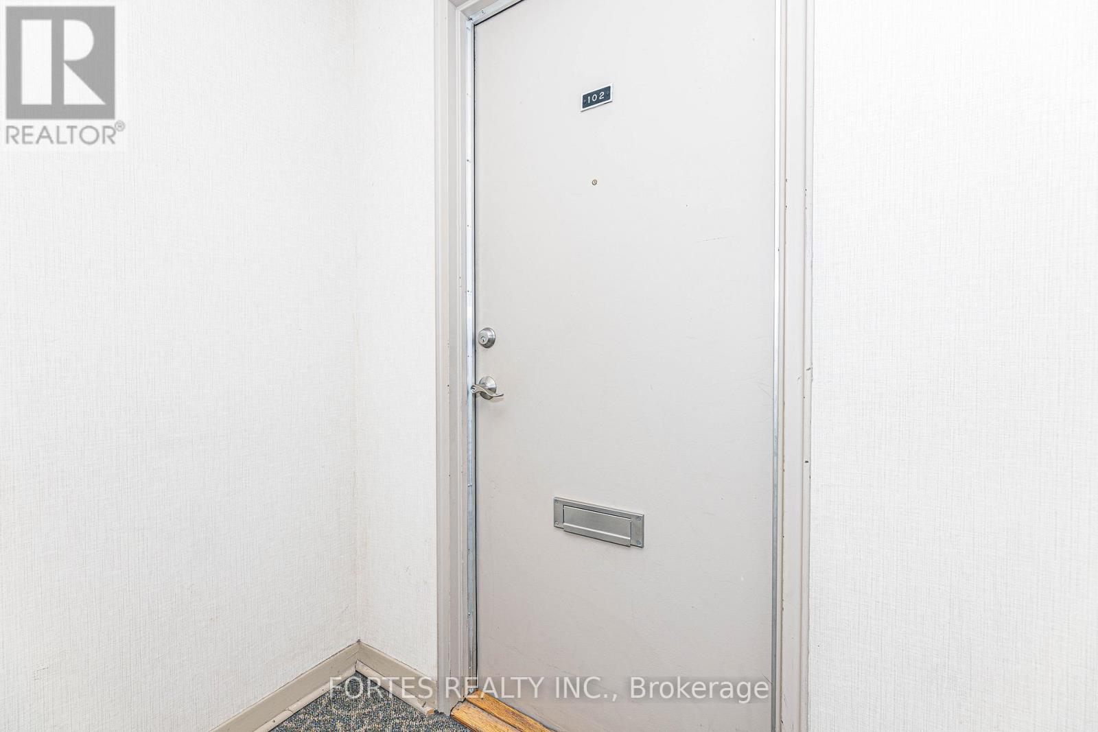 102 - 100 Coe Hill Drive, Toronto, Ontario  M6S 3E1 - Photo 5 - W12479609