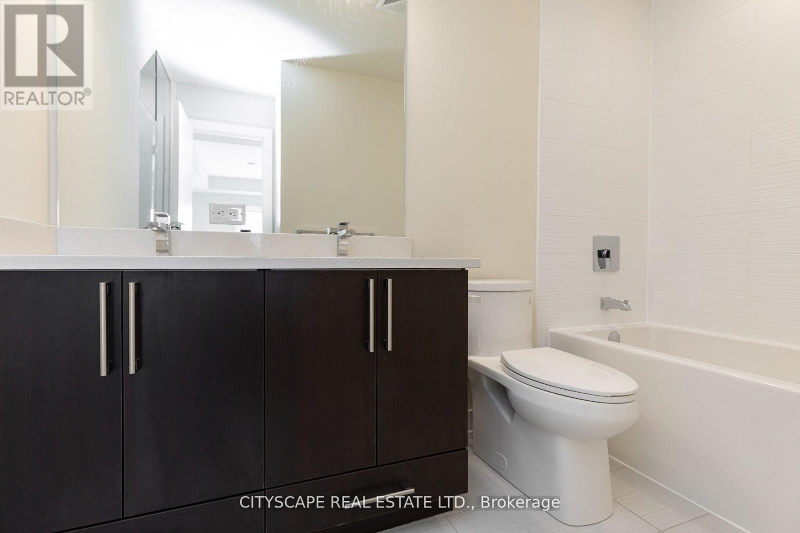 28 - 3 Elsie Lane, Toronto, Ontario  M6P 0B8 - Photo 11 - W12479613