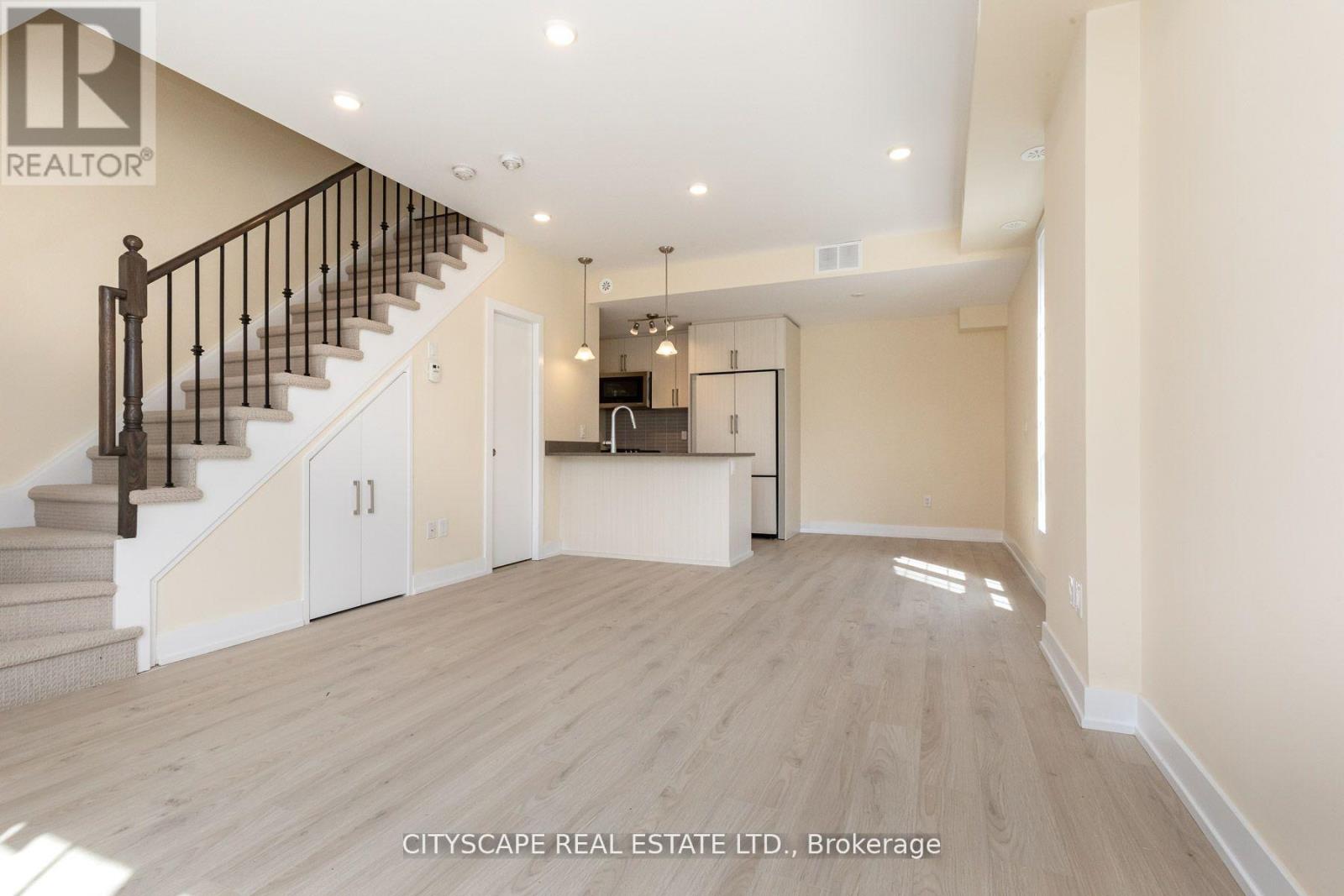 28 - 3 Elsie Lane, Toronto, Ontario  M6P 0B8 - Photo 3 - W12479613
