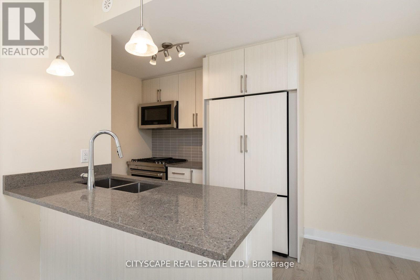 28 - 3 Elsie Lane, Toronto, Ontario  M6P 0B8 - Photo 6 - W12479613