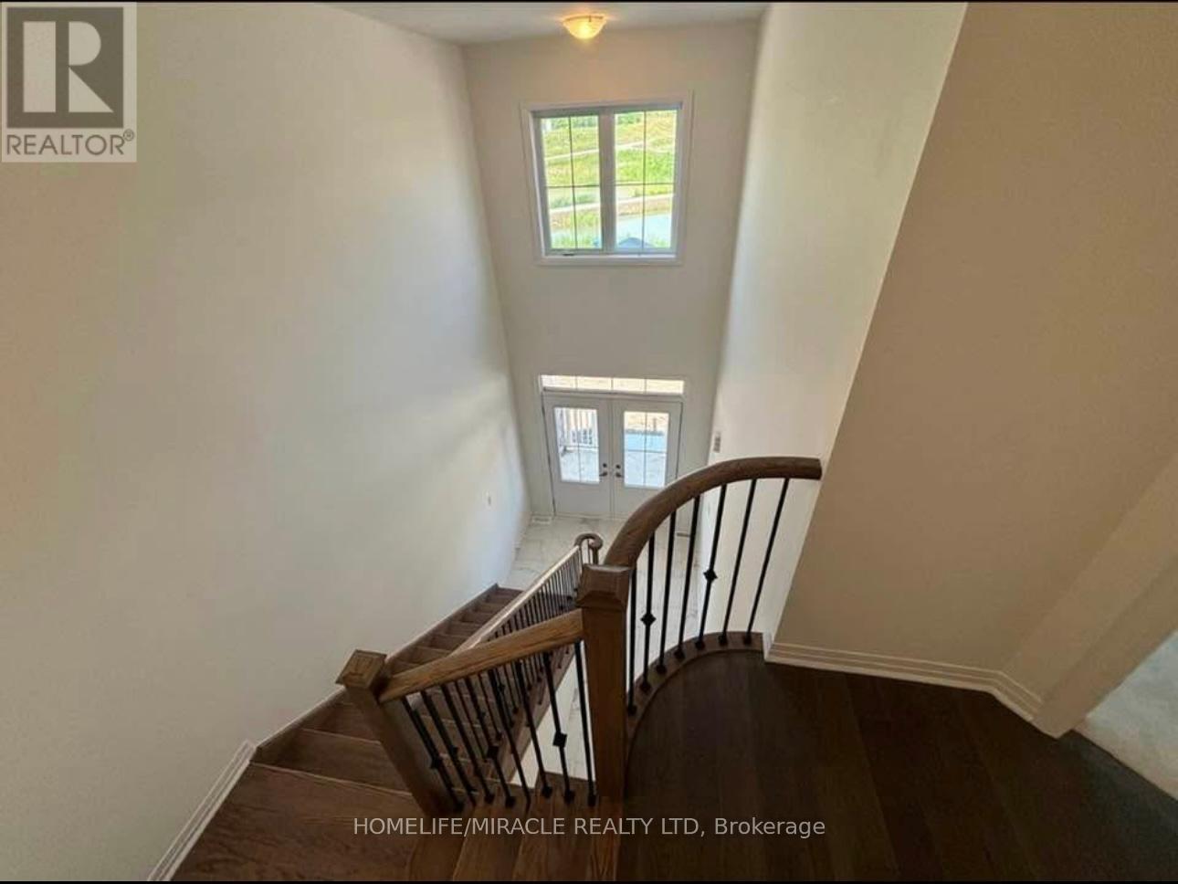 36 Port Crescent, Welland, Ontario  L3B 0N2 - Photo 6 - X12479638
