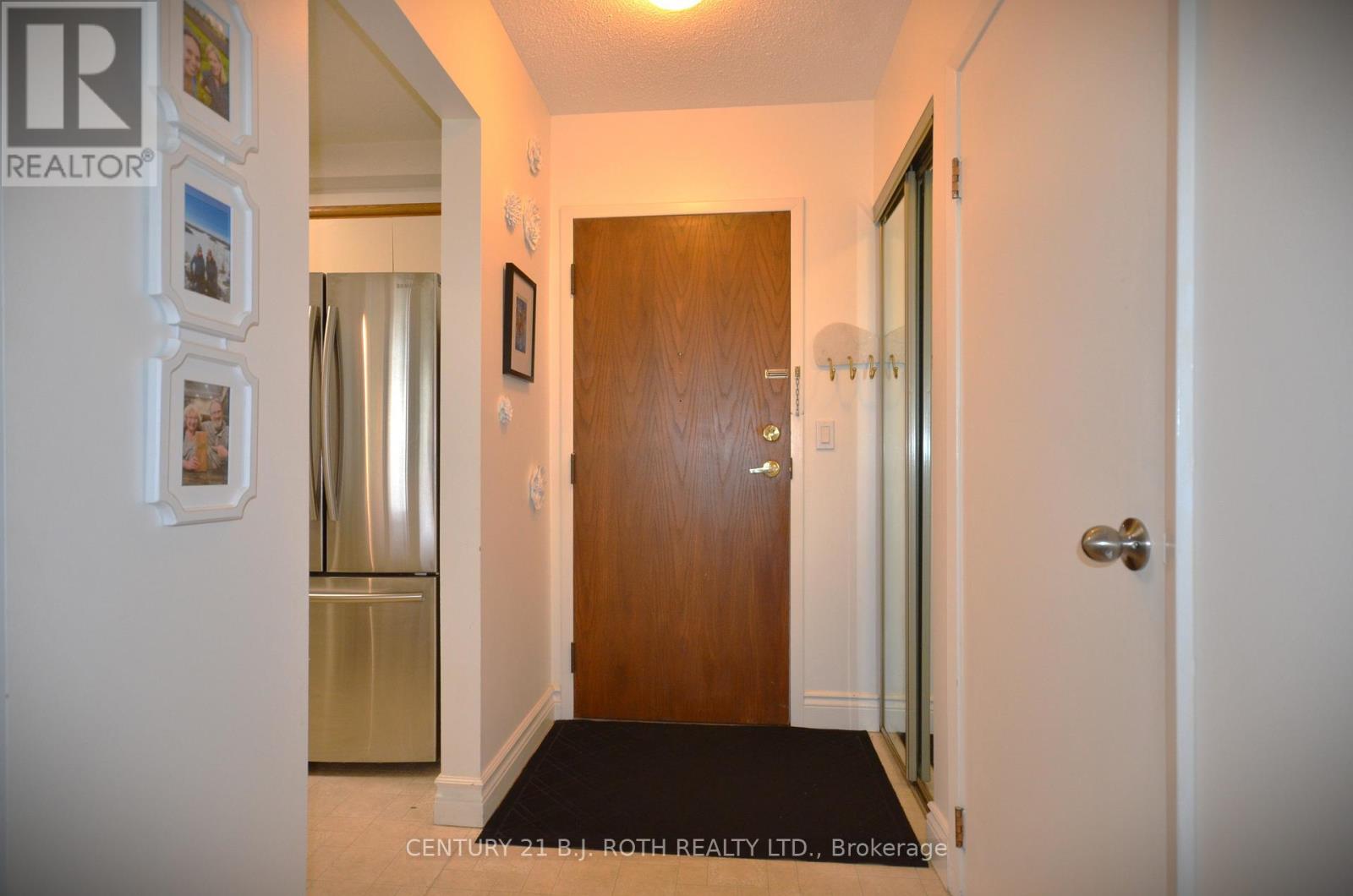 206 - 38 Monck Road, Bracebridge, Ontario  P1L 1P4 - Photo 2 - X12479641