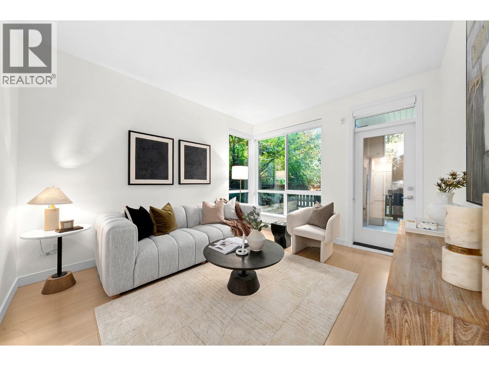 103 5460 Broadway, Burnaby, British Columbia  V5B 0B4 - Photo 1 - R3061584