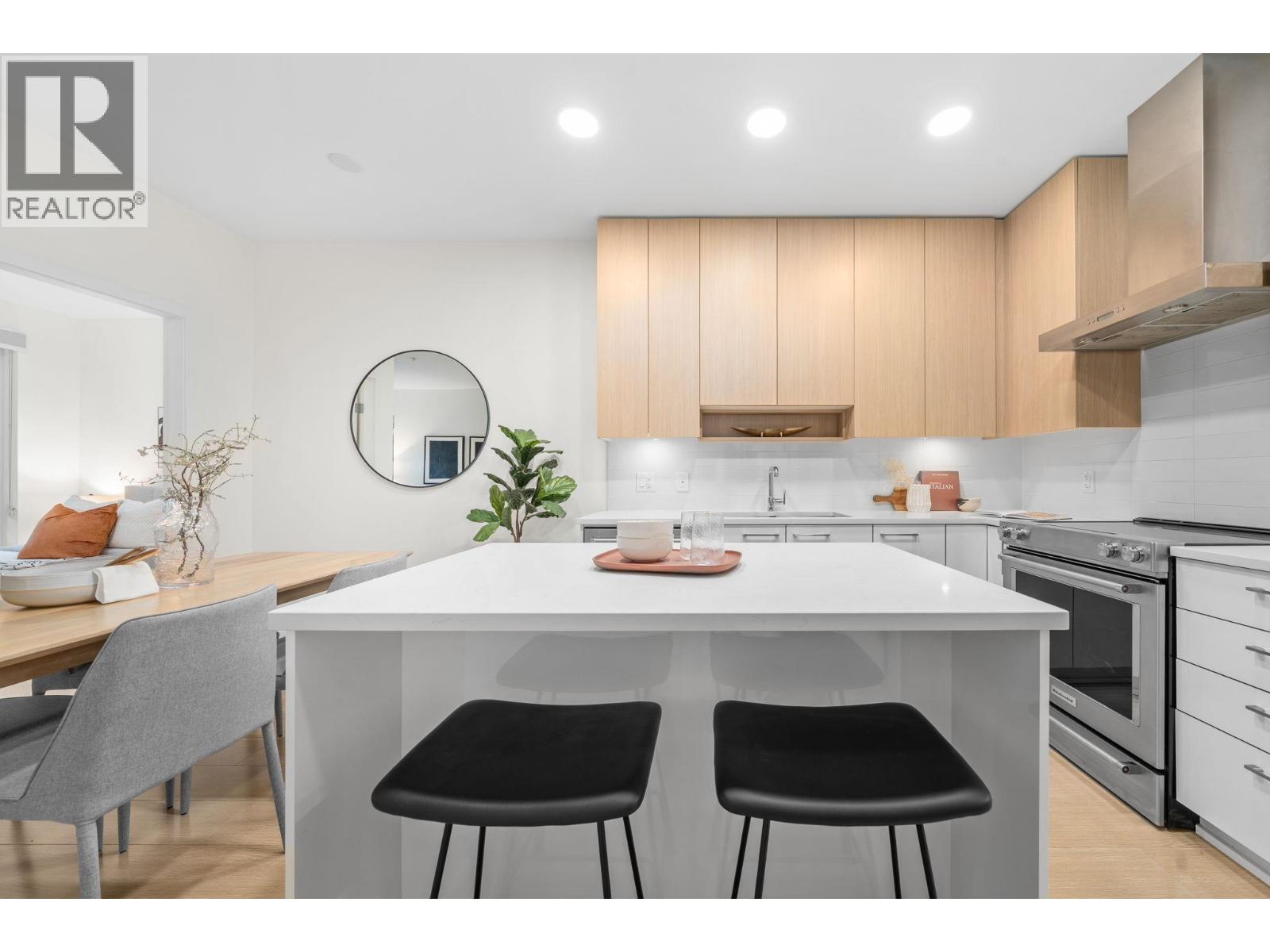 103 5460 Broadway, Burnaby, British Columbia  V5B 0B4 - Photo 3 - R3061584