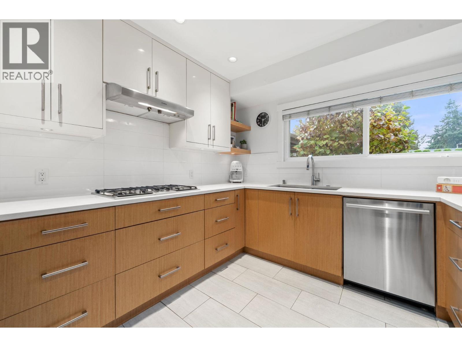 1155 Tatlow Avenue, North Vancouver, British Columbia  V7P 2Z4 - Photo 13 - R3061433