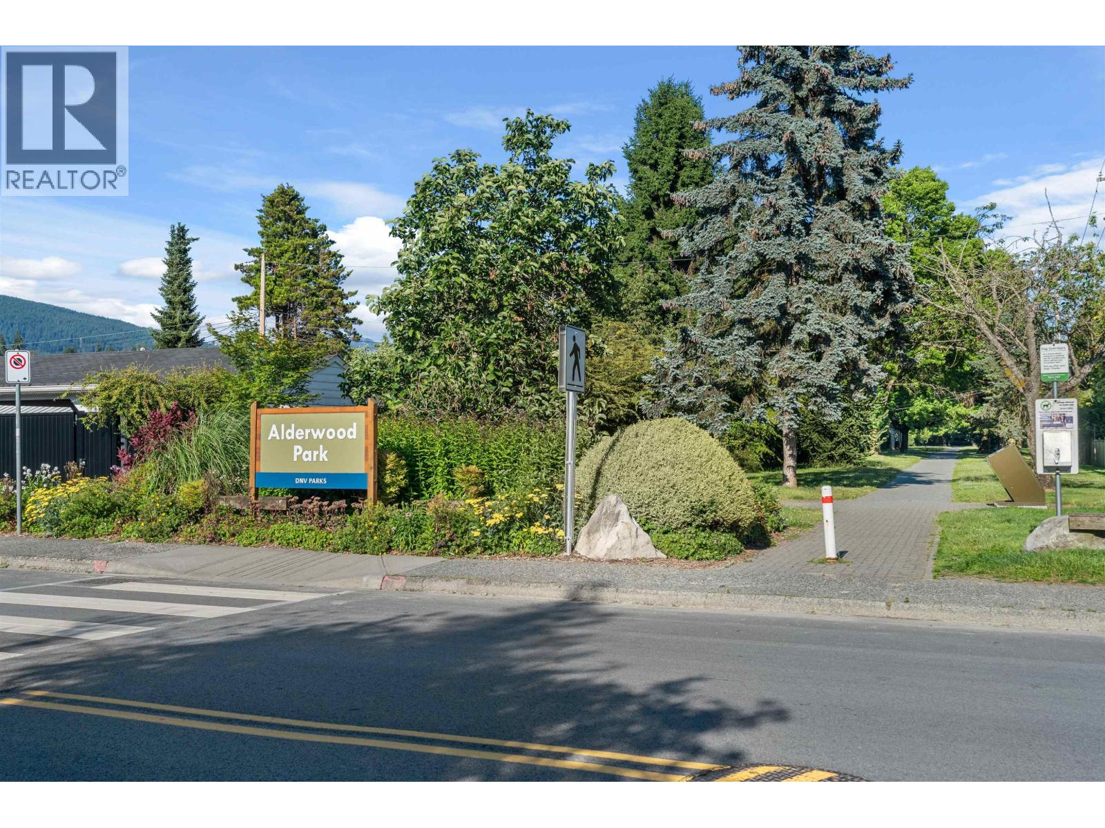 1155 Tatlow Avenue, North Vancouver, British Columbia  V7P 2Z4 - Photo 39 - R3061433