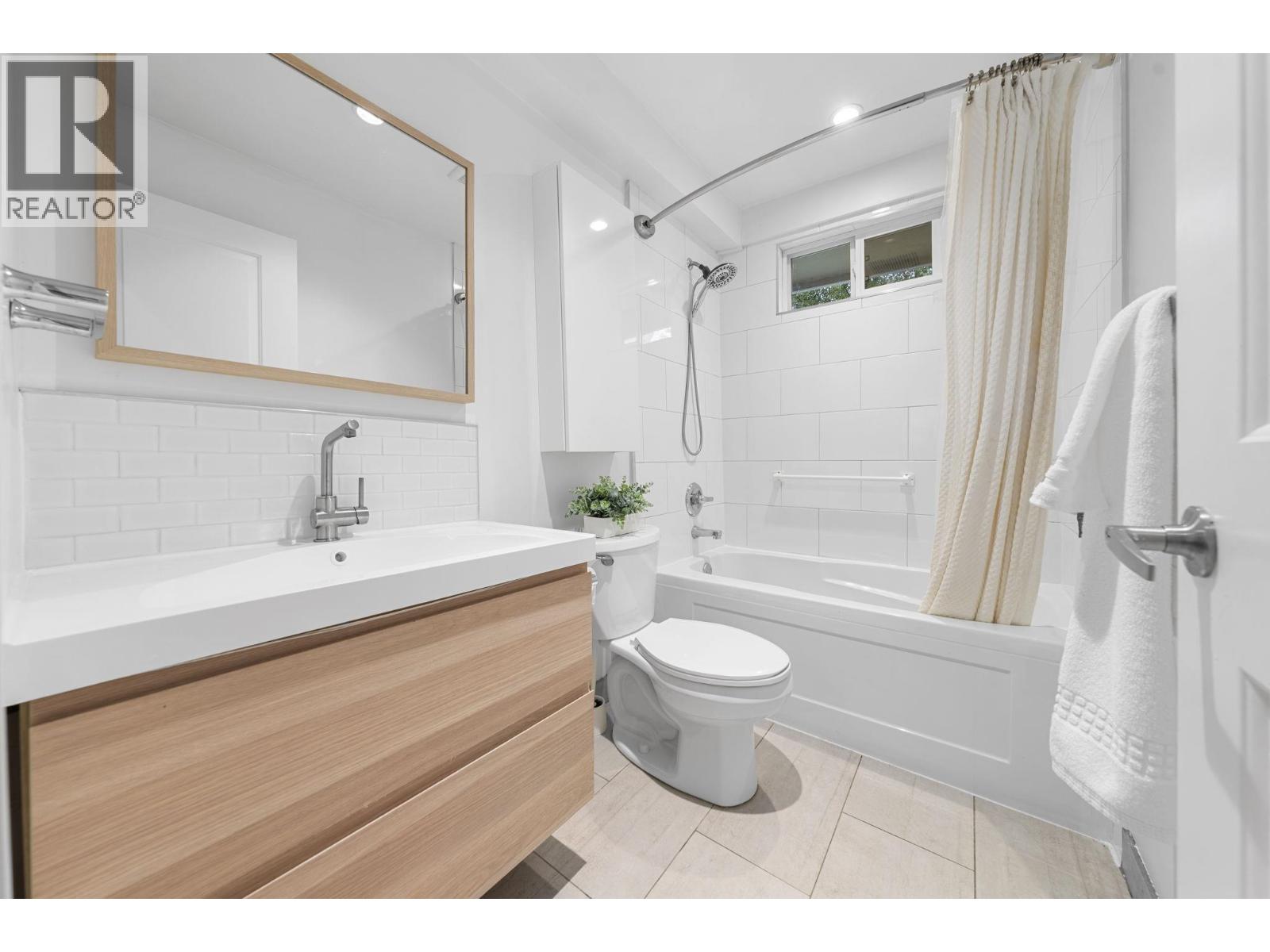 1155 Tatlow Avenue, North Vancouver, British Columbia  V7P 2Z4 - Photo 31 - R3061433