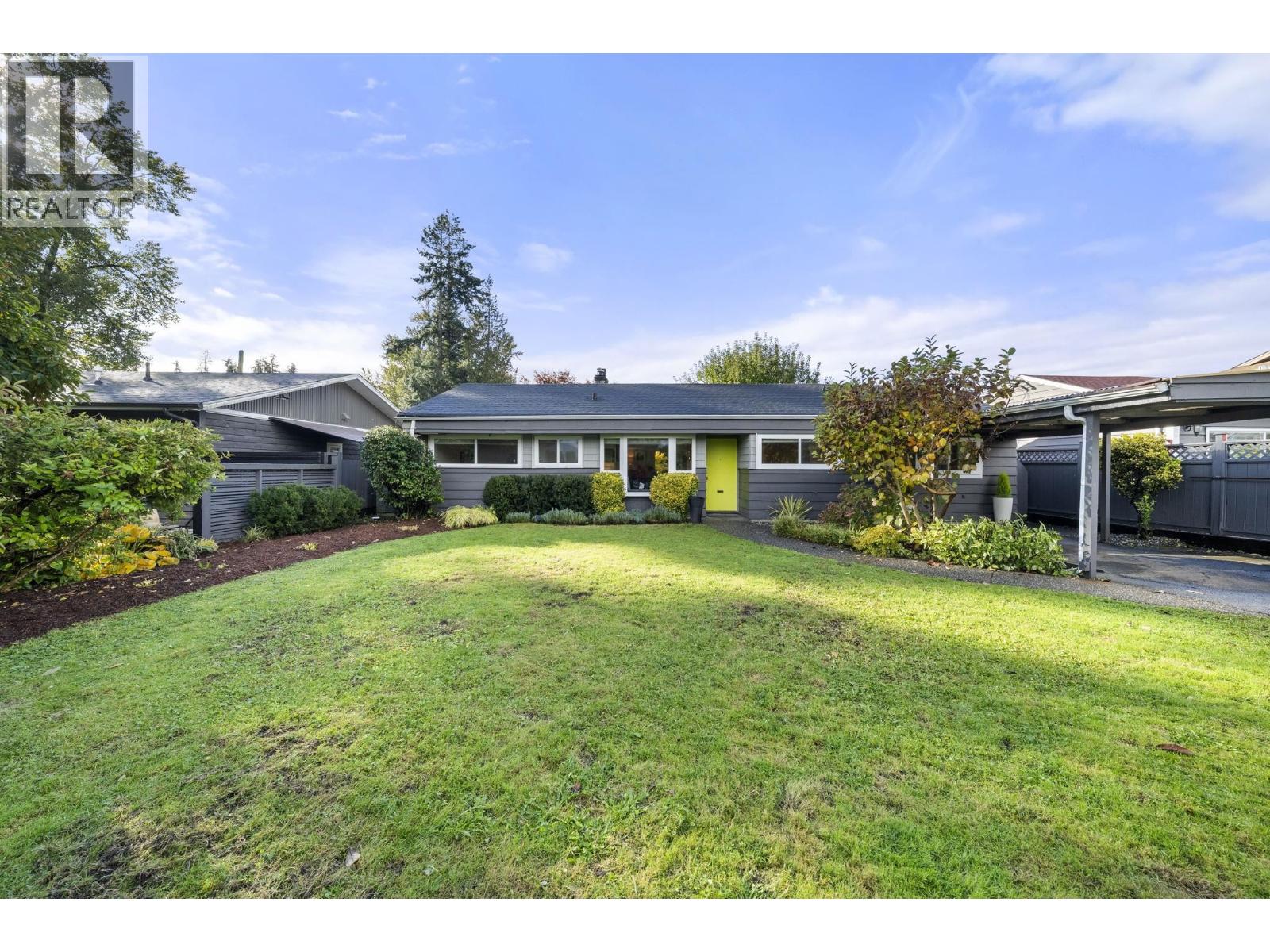 1155 TATLOW AVENUE, North Vancouver, British Columbia